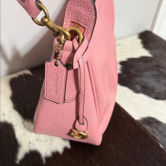 Coach - Picture 5 of 6